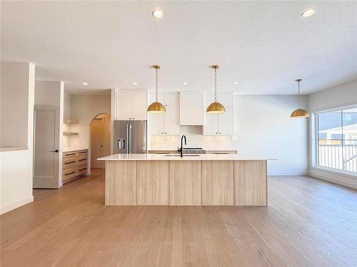 37 Fieldstone Crescent, Brandon, MB - Indoor Photo Showing Kitchen With Upgraded Kitchen
