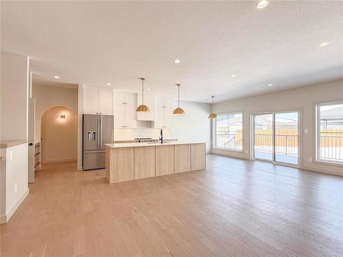 37 Fieldstone Crescent, Brandon, MB - Indoor Photo Showing Kitchen