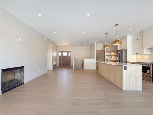 37 Fieldstone Crescent, Brandon, MB - Indoor Photo Showing Kitchen With Upgraded Kitchen