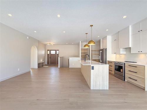 37 Fieldstone Crescent, Brandon, MB - Indoor Photo Showing Kitchen With Upgraded Kitchen
