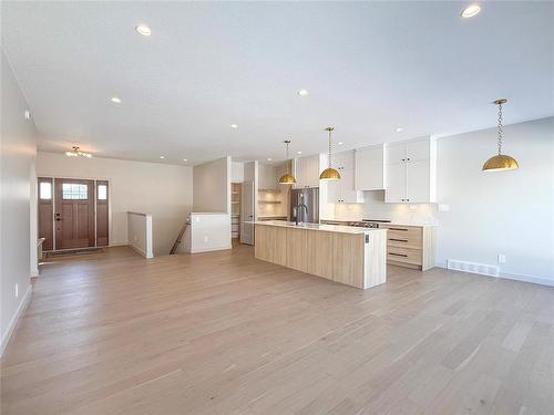 37 Fieldstone Crescent, Brandon, MB - Indoor Photo Showing Kitchen With Upgraded Kitchen