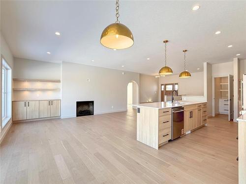 37 Fieldstone Crescent, Brandon, MB - Indoor Photo Showing Kitchen With Upgraded Kitchen