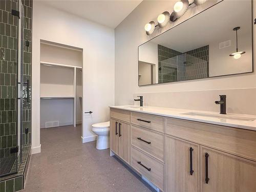 37 Fieldstone Crescent, Brandon, MB - Indoor Photo Showing Bathroom