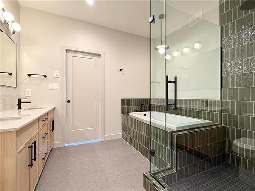 37 Fieldstone Crescent, Brandon, MB - Indoor Photo Showing Bathroom