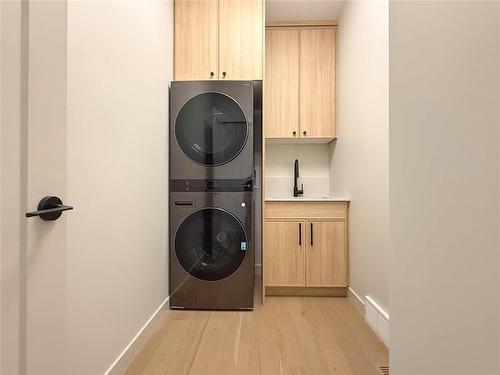 37 Fieldstone Crescent, Brandon, MB - Indoor Photo Showing Laundry Room