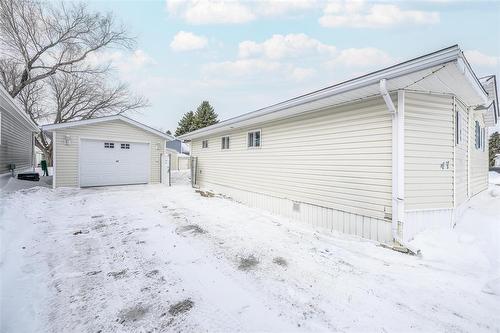 47 Sandale Drive  Winnipeg, MB R2N 1A1