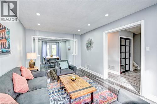 549 Burnett Avenue, Cambridge, ON - Indoor Photo Showing Living Room