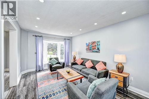 549 Burnett Avenue, Cambridge, ON - Indoor Photo Showing Living Room