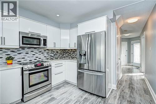 549 Burnett Avenue, Cambridge, ON - Indoor Photo Showing Kitchen With Upgraded Kitchen