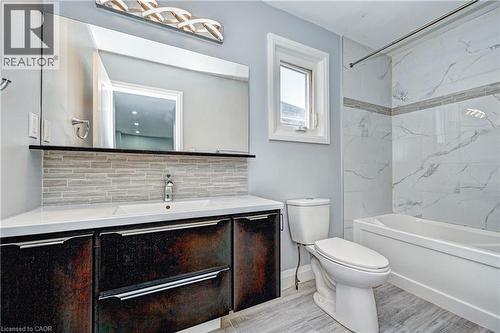 549 Burnett Avenue, Cambridge, ON - Indoor Photo Showing Bathroom