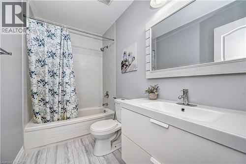 549 Burnett Avenue, Cambridge, ON - Indoor Photo Showing Bathroom