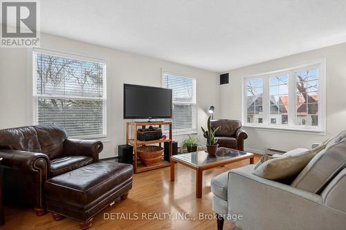 40 Appleby Private, Ottawa, ON - Indoor Photo Showing Living Room