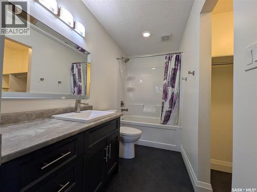 204 921 Main Street E, Saskatoon, SK - Indoor Photo Showing Bathroom