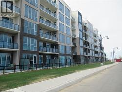 16 CONCORD Place Unit# 418  Grimsby, ON L3M 4E8