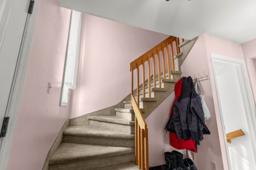 Staircase - 4449 Boul. Jacques-Bizard, Montréal (Pierrefonds-Roxboro), QC - Indoor Photo Showing Other Room