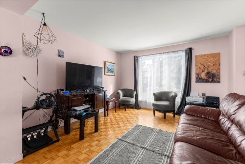 Living Room - 4449 Boul. Jacques-Bizard, Montréal (Pierrefonds-Roxboro), QC - Indoor Photo Showing Living Room