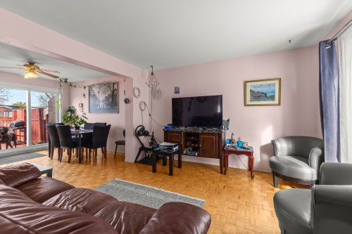 Living Room - 4449 Boul. Jacques-Bizard, Montréal (Pierrefonds-Roxboro), QC - Indoor Photo Showing Living Room