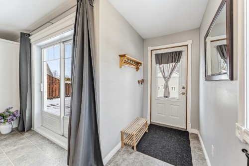 Hall d'entrée/Vestibule - 1107 Rue Principale E., Magog, QC - Indoor Photo Showing Other Room