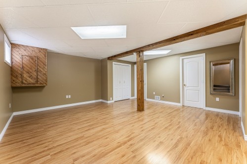 Salle familiale - 1107 Rue Principale E., Magog, QC - Indoor