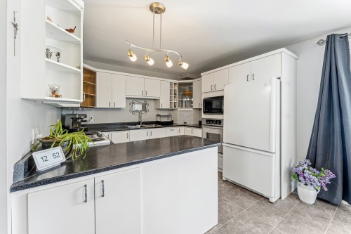 Cuisine - 1107 Rue Principale E., Magog, QC - Indoor Photo Showing Kitchen With Double Sink