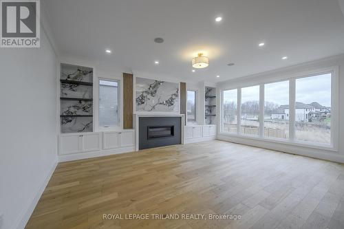4038 Ayrshire Avenue, London South (South V), ON - Indoor Photo Showing Living Room With Fireplace