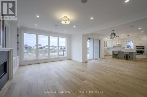 4038 Ayrshire Avenue, London South (South V), ON - Indoor Photo Showing Living Room With Fireplace