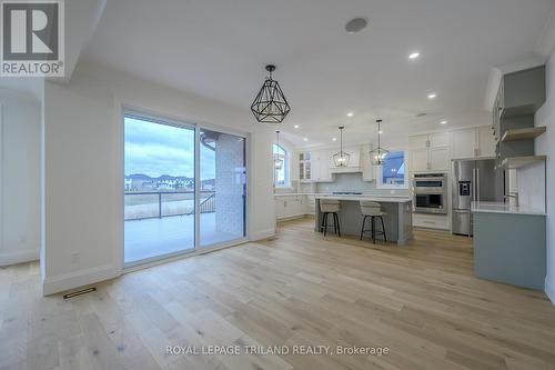 4038 Ayrshire Avenue, London South (South V), ON - Indoor Photo Showing Kitchen
