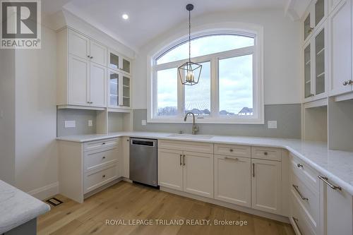 4038 Ayrshire Avenue, London South (South V), ON - Indoor Photo Showing Kitchen