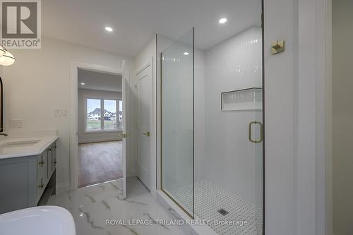 4038 Ayrshire Avenue, London South (South V), ON - Indoor Photo Showing Bathroom