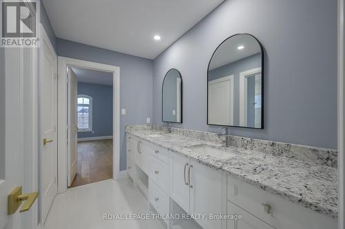 4038 Ayrshire Avenue, London South (South V), ON - Indoor Photo Showing Bathroom