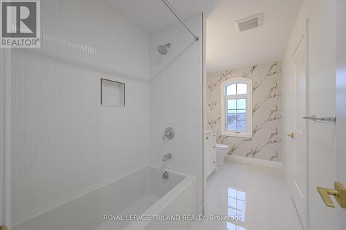 4038 Ayrshire Avenue, London South (South V), ON - Indoor