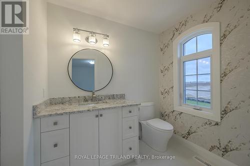4038 Ayrshire Avenue, London South (South V), ON - Indoor Photo Showing Bathroom
