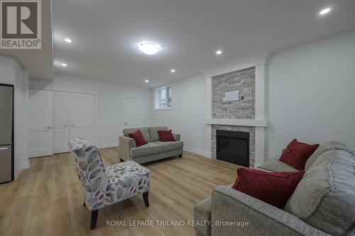 4038 Ayrshire Avenue, London South (South V), ON - Indoor Photo Showing Living Room With Fireplace