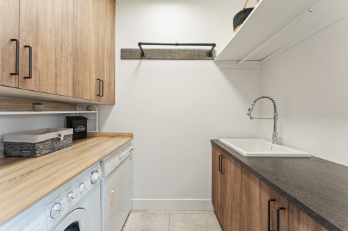 Salle de lavage - 752 Ch. Viens, Magog, QC - Indoor Photo Showing Laundry Room