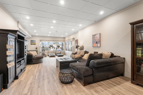 Salle familiale - 752 Ch. Viens, Magog, QC - Indoor