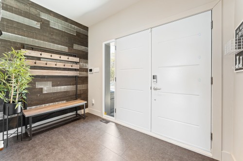 Hall d'entrée/Vestibule - 752 Ch. Viens, Magog, QC - Indoor Photo Showing Other Room