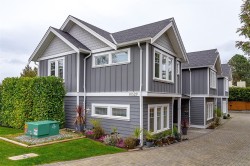 1-10529 McDonald Park Rd  Sidney, BC V8L 3J2