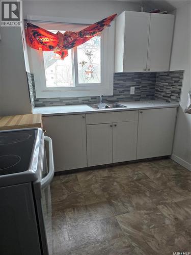 125 S Avenue S, Saskatoon, SK - Indoor Photo Showing Kitchen