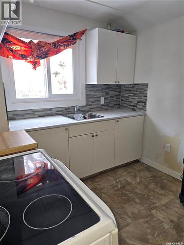 125 S Avenue S, Saskatoon, SK - Indoor Photo Showing Kitchen