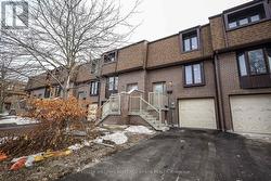4 - 11 PLAISANCE ROAD  Richmond Hill, ON L4C 5H1