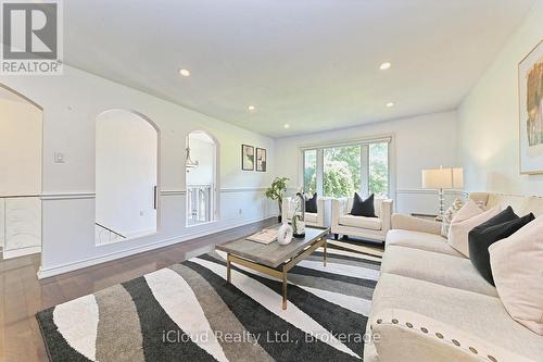 2101 Parkway Drive, Burlington, ON - Indoor Photo Showing Living Room