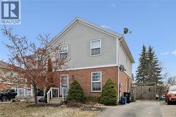 427 BANKSIDE Crescent  Kitchener, ON N2N 3E5