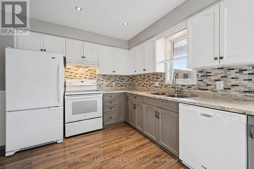 427 Bankside Crescent, Kitchener, ON - Indoor Photo Showing Kitchen With Double Sink