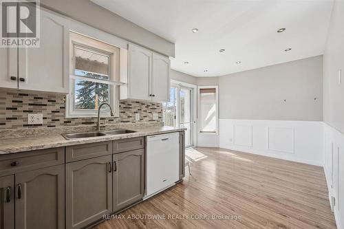 427 Bankside Crescent, Kitchener, ON - Indoor Photo Showing Kitchen With Double Sink