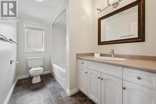4 pcs washroom - 427 Bankside Crescent, Kitchener, ON - Indoor Photo Showing Bathroom