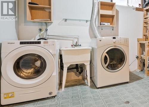 Laundry room - 427 Bankside Crescent, Kitchener, ON - Indoor Photo Showing Laundry Room
