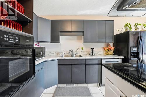882 Samuels Crescent N, Regina, SK - Indoor Photo Showing Kitchen With Double Sink