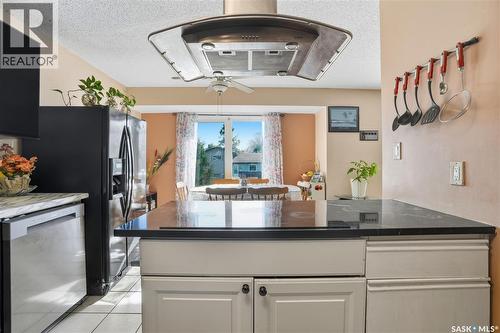 882 Samuels Crescent N, Regina, SK - Indoor Photo Showing Kitchen