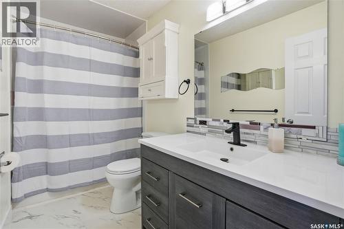 882 Samuels Crescent N, Regina, SK - Indoor Photo Showing Bathroom