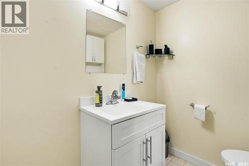 882 Samuels Crescent N, Regina, SK - Indoor Photo Showing Bathroom